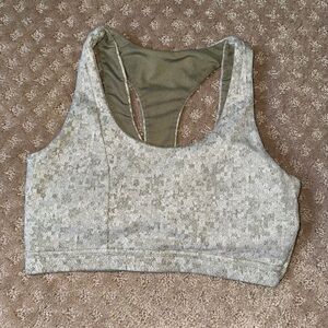 Gymshark Heathered Green Camo Sports Bra - Size Small
